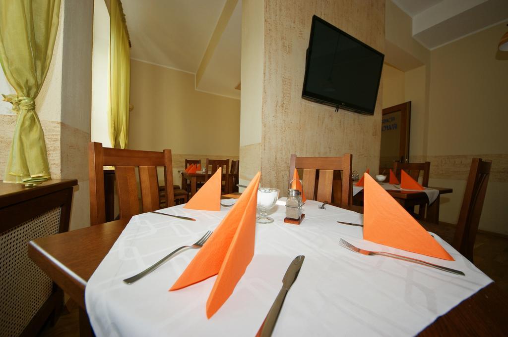 Hotel Zamkowy Slupsk Bagian luar foto